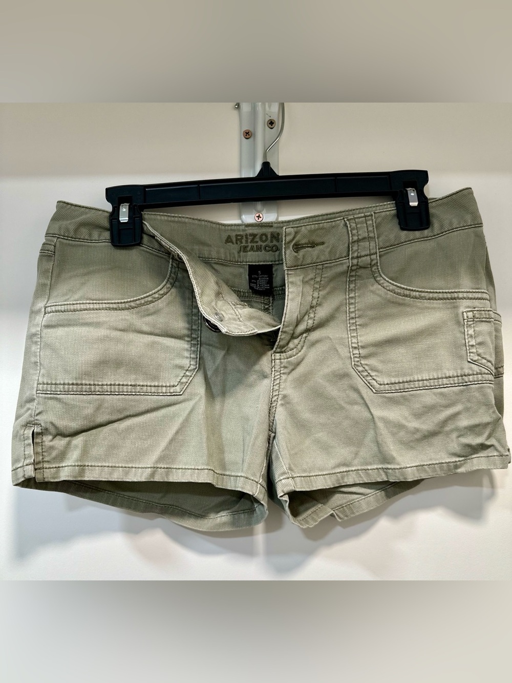 Arizona Jean Company Women's Cargo Shorts in Olive Green